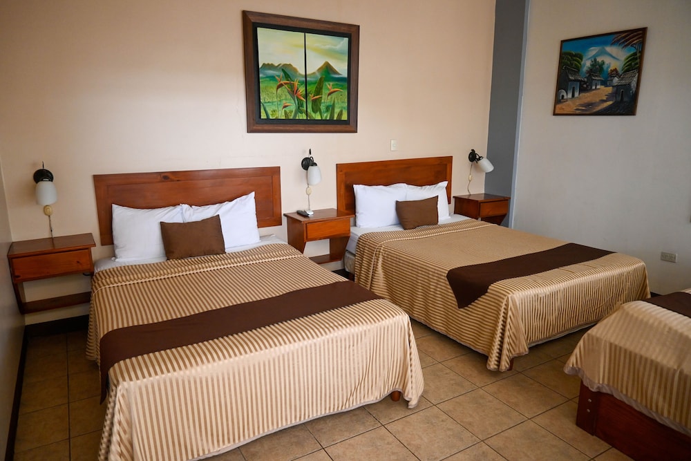 HOTEL LAS COLINAS 26/77