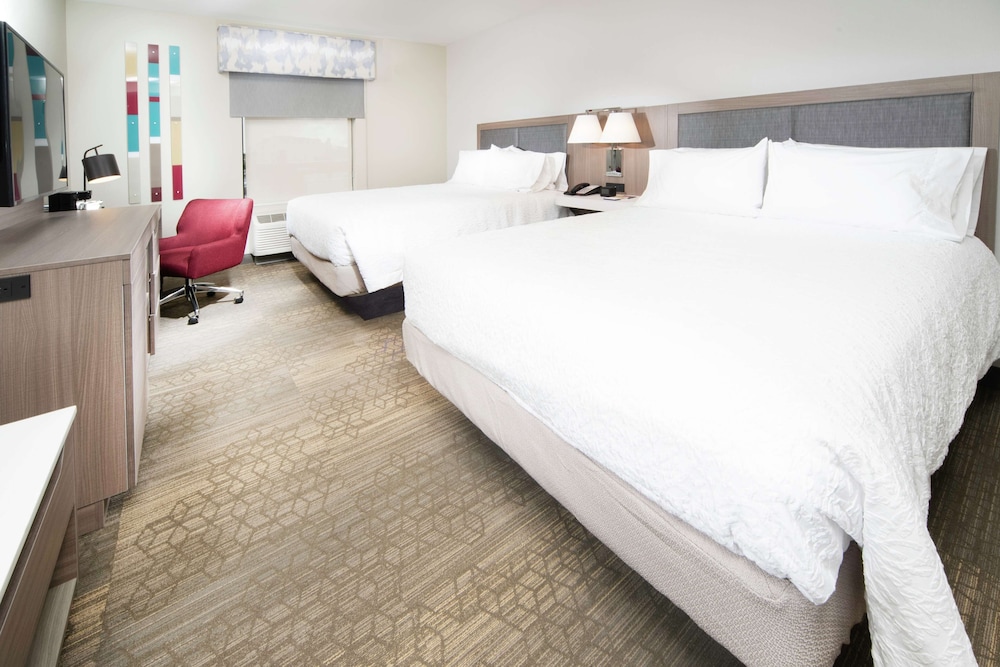 Hampton Inn and Suites Santa Maria 12/48
