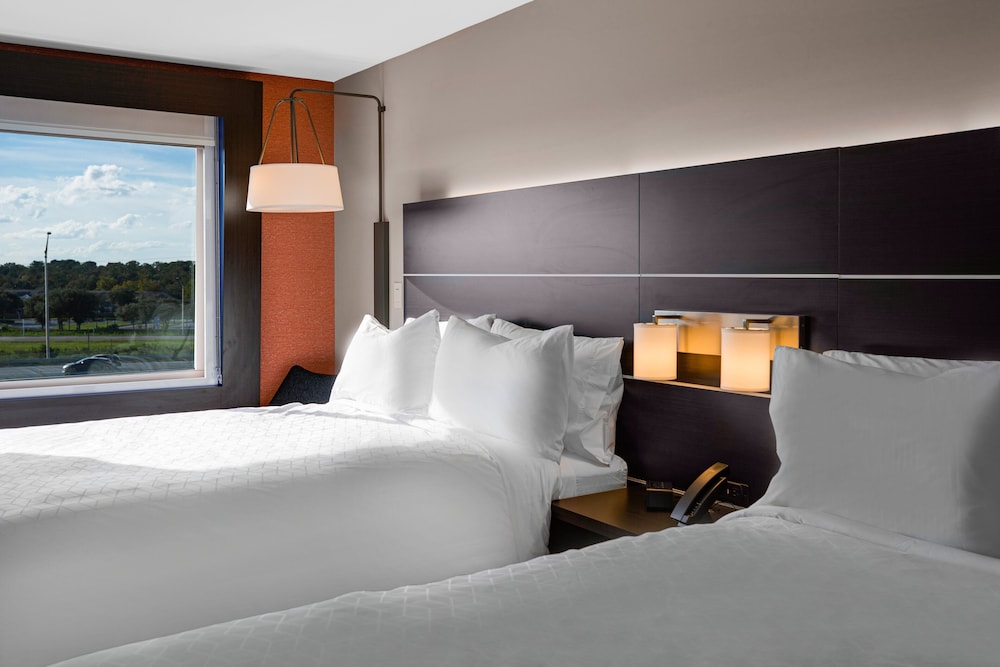 Holiday Inn Express Suites Sanford 14/54
