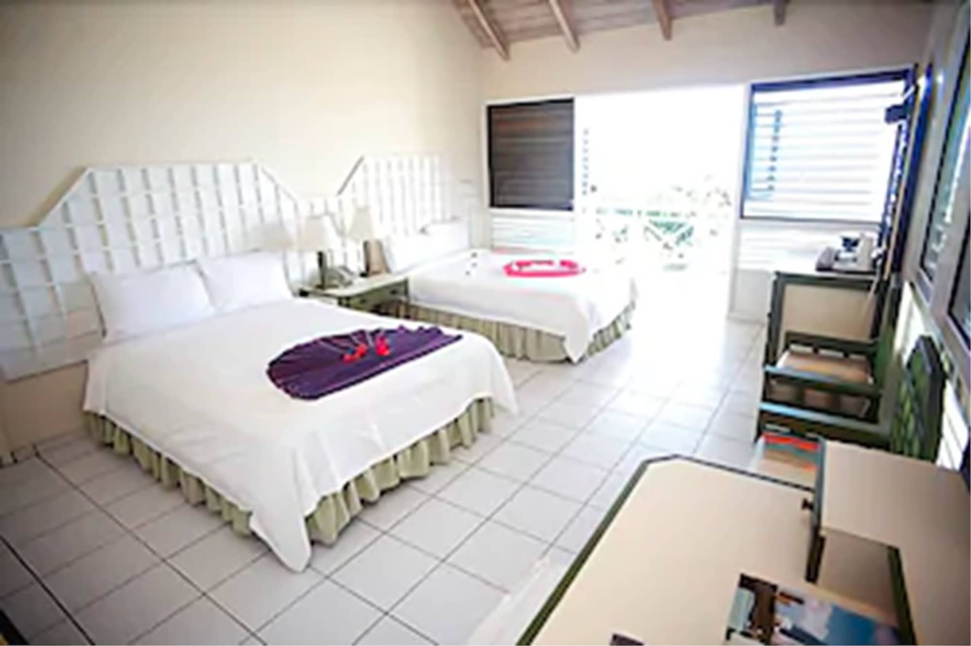 ROYAL, PALM, BEACH, KING BED