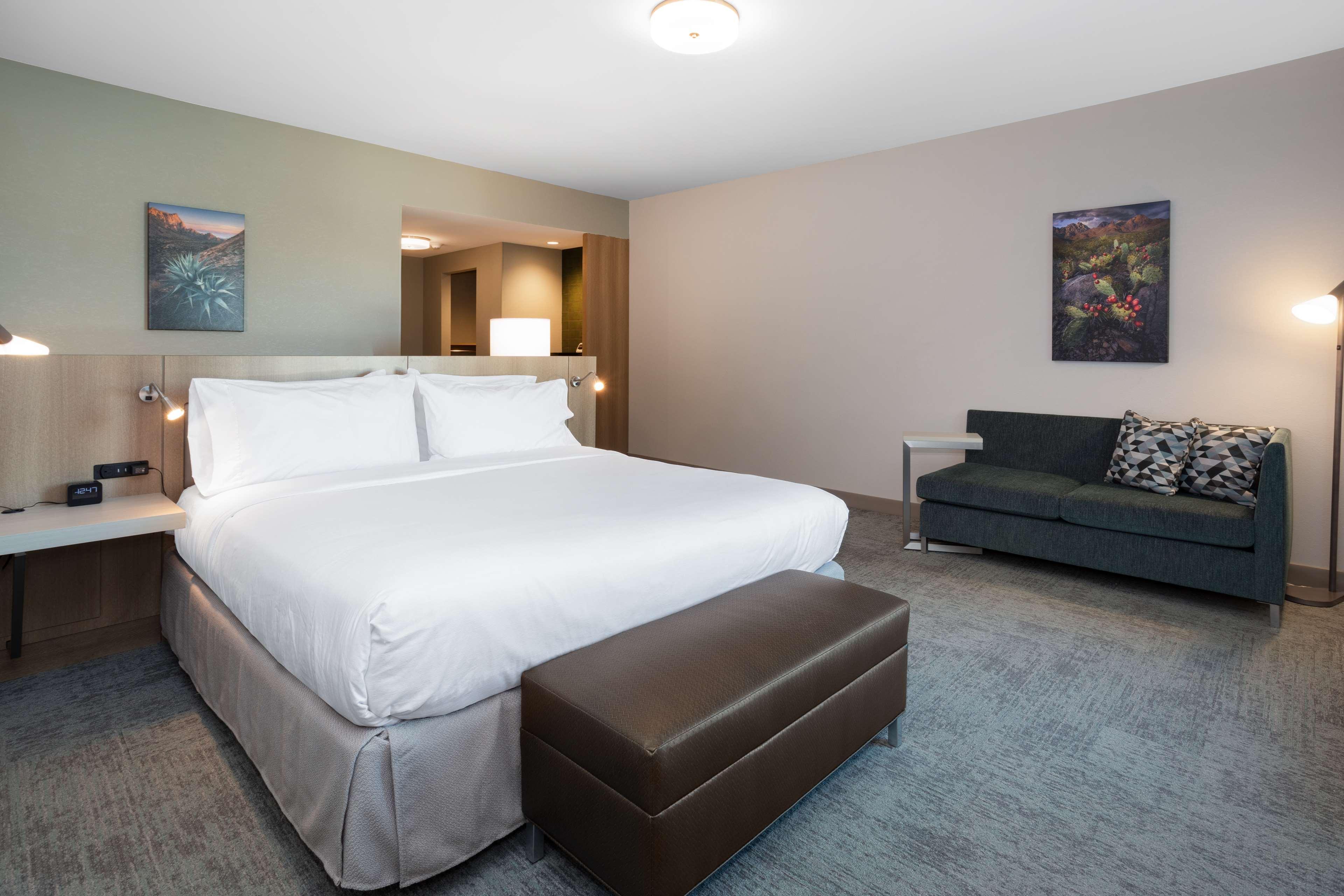 ROOM, KING BED, MOUNTAIN VIEW, ACCESSIBLE