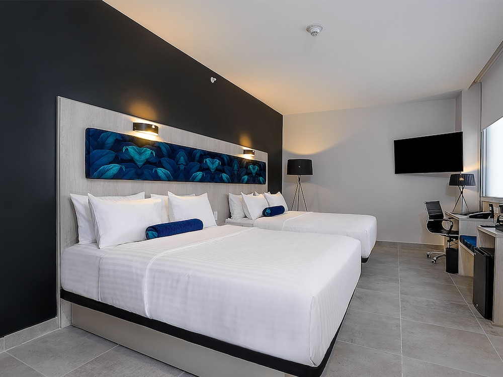 Inner, 2 Queen Beds, with View