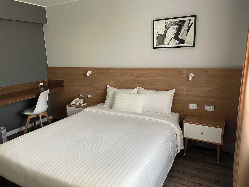 Habitat Hotel 4/39