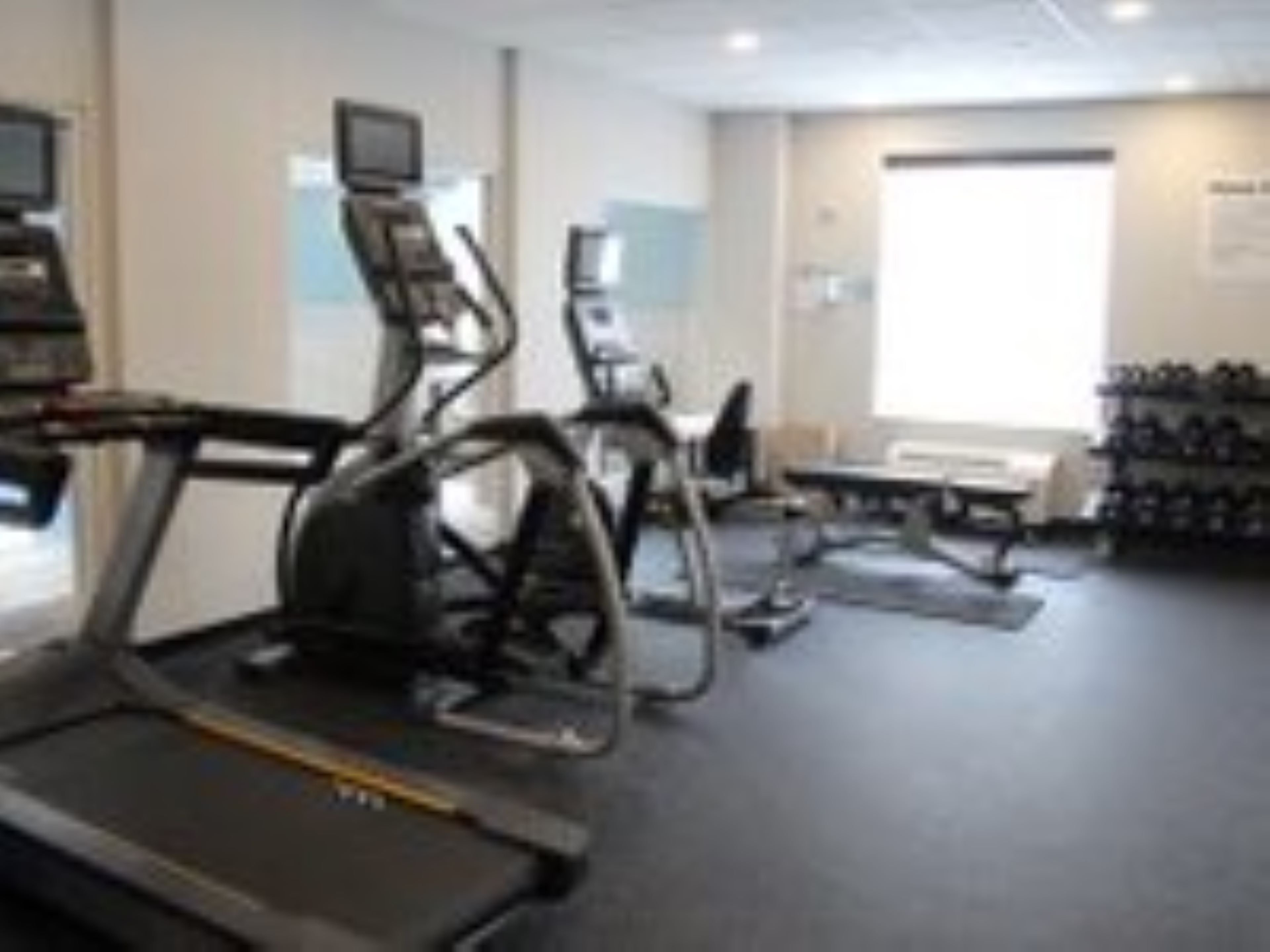 Holiday Inn Express Suites 33/66