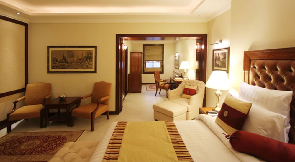 Faletti’s Hotel 47/68
