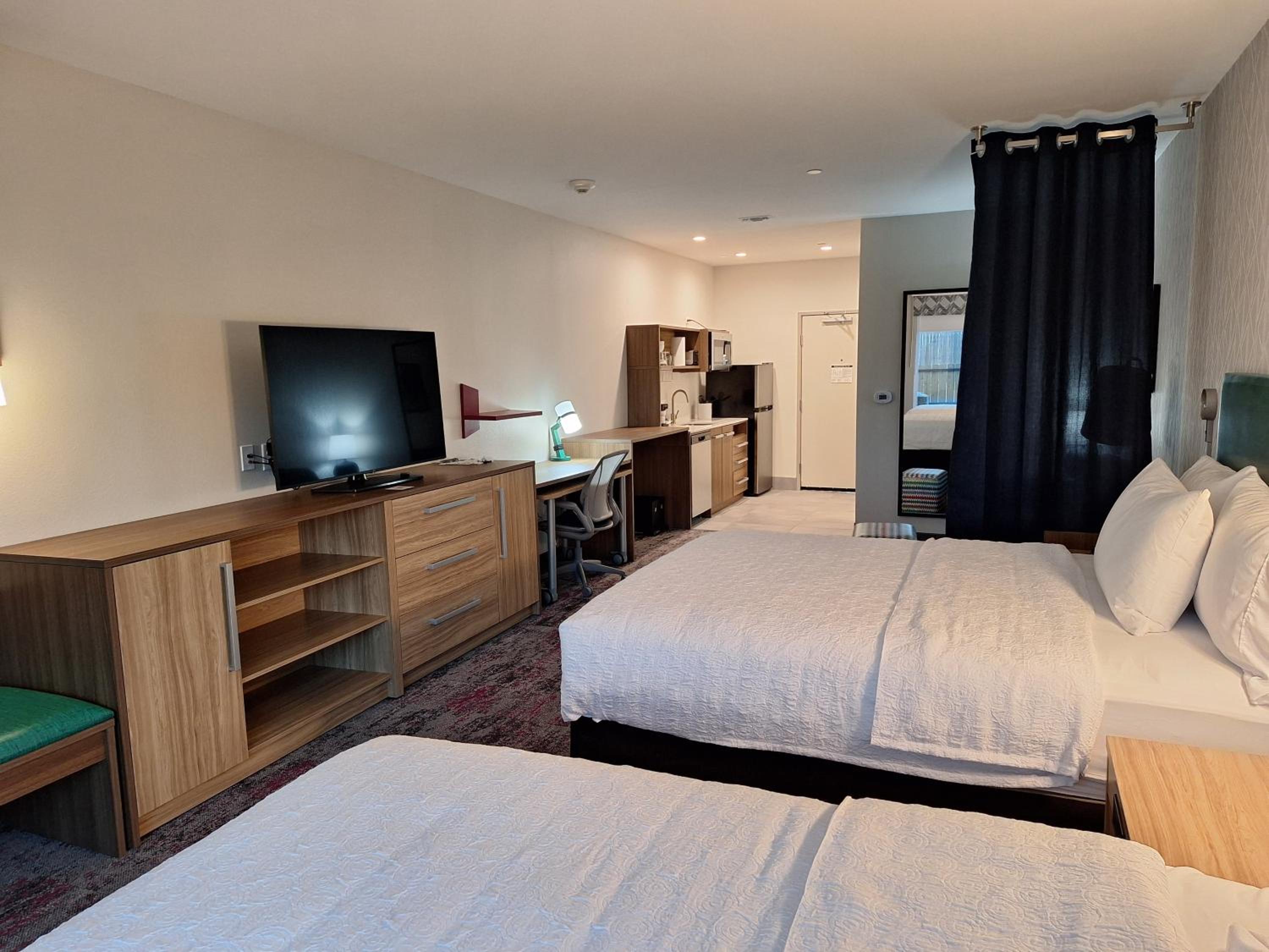 Studio, Suite, 2 Queen Beds, Accessible