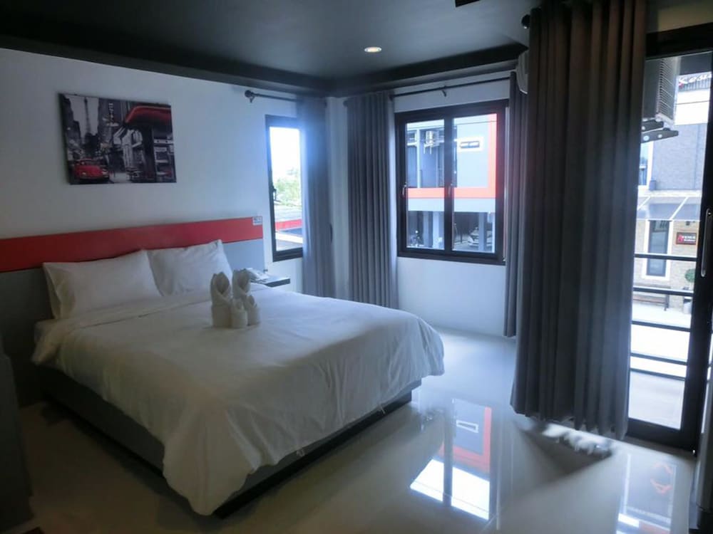 Avenue Residence 8/18