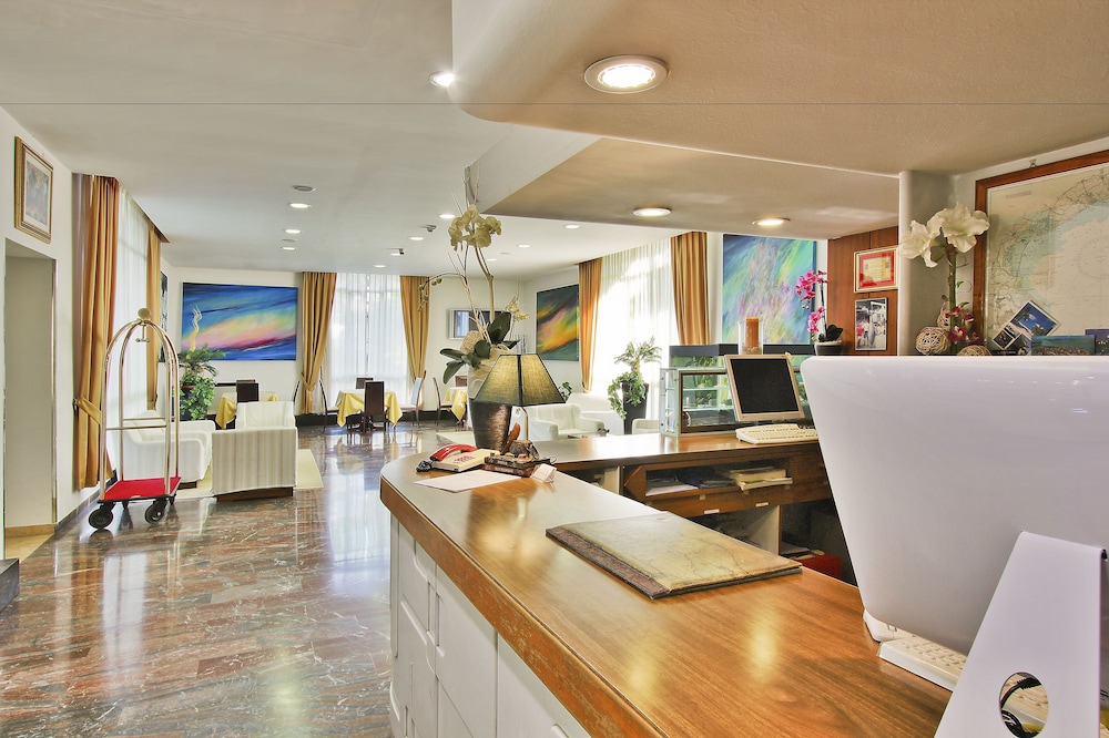 HOTEL MERIDIANUS 9/50