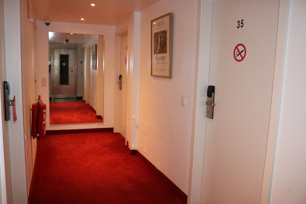 Hotel Paris 29/44