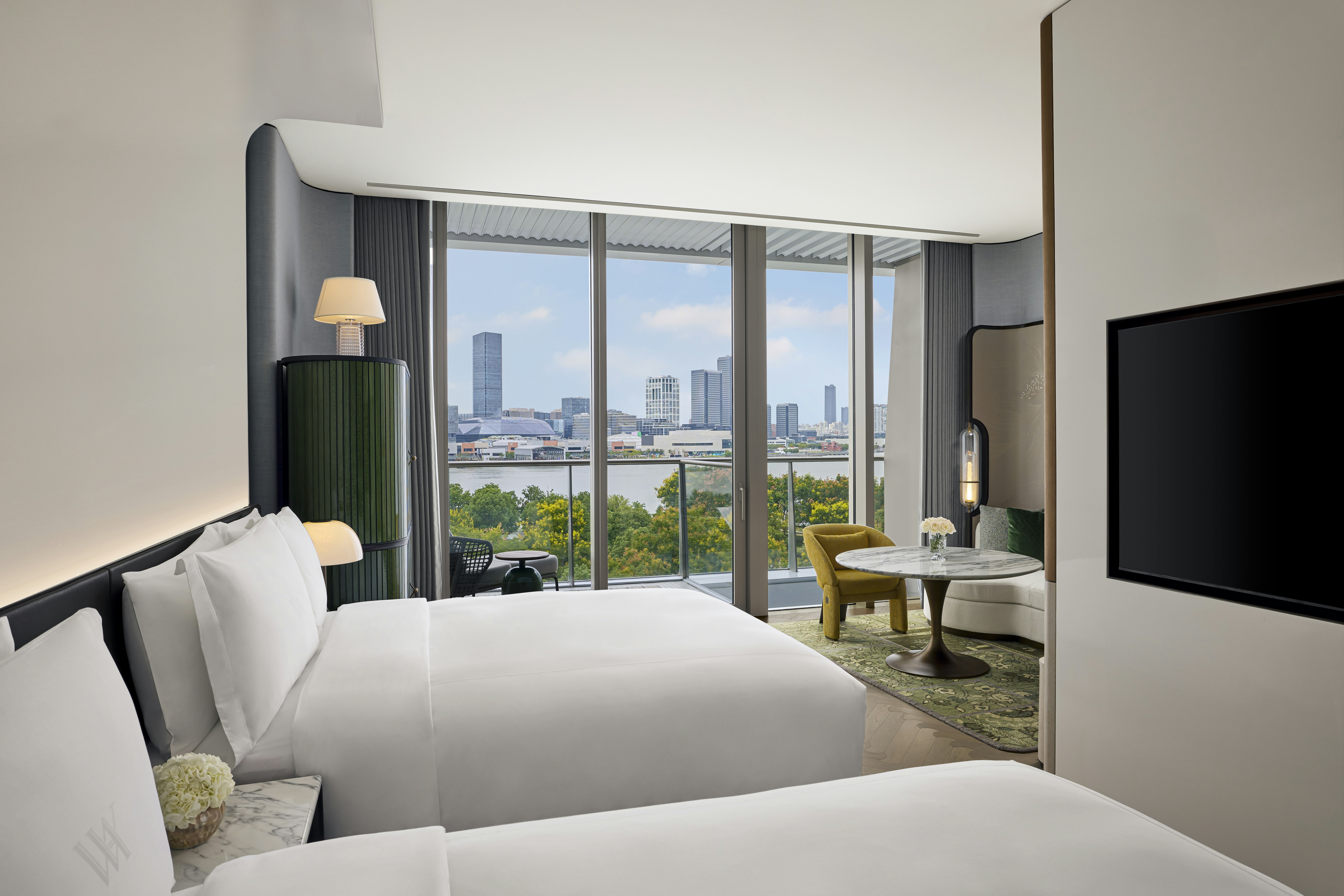 DELUXE, 2 QUEEN BEDS, RIVER VIEW