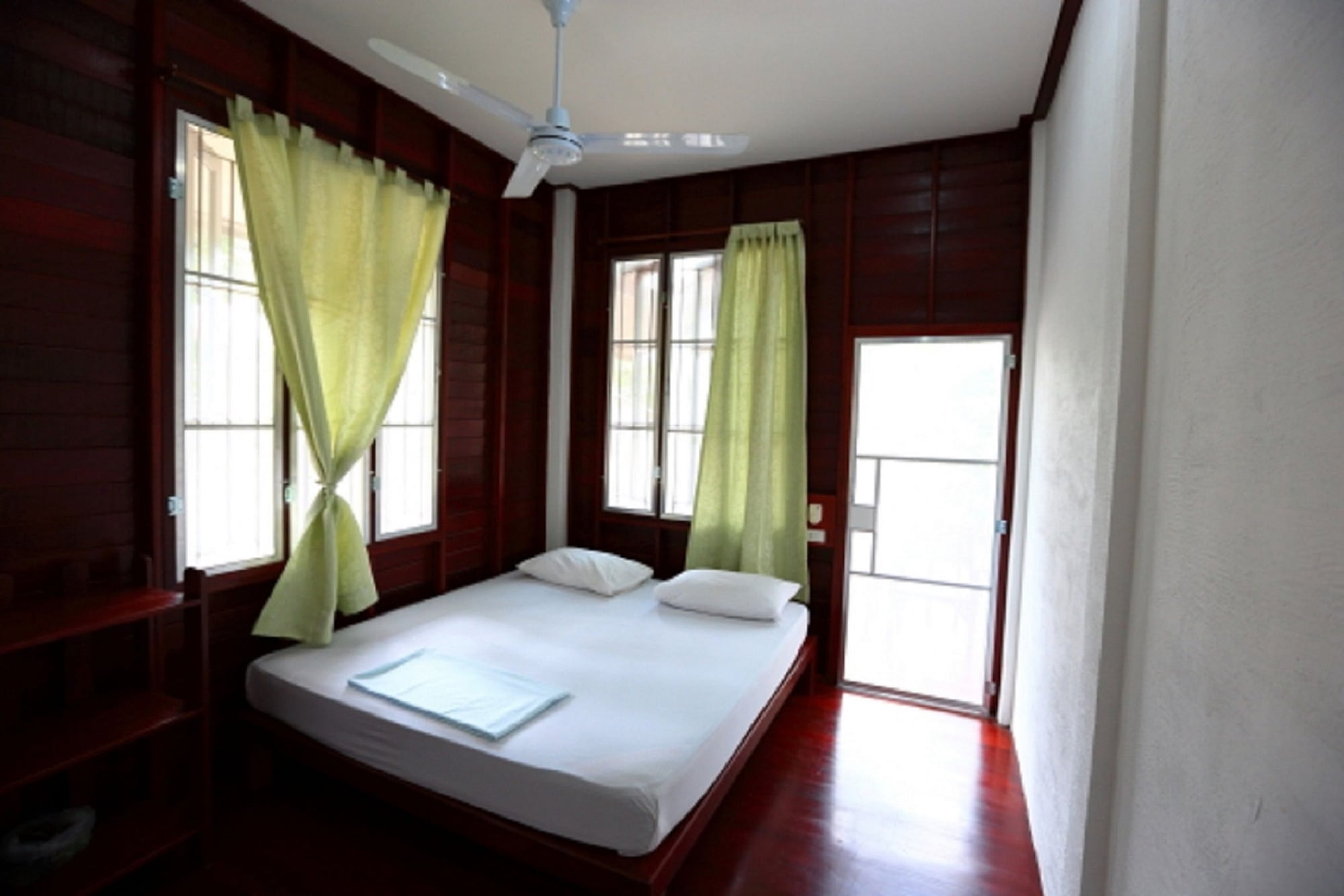 Bungalow, Queen Bed, Garden View, with Fan