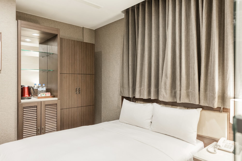 ECONOMY, DOUBLE BED, NO WINDOW