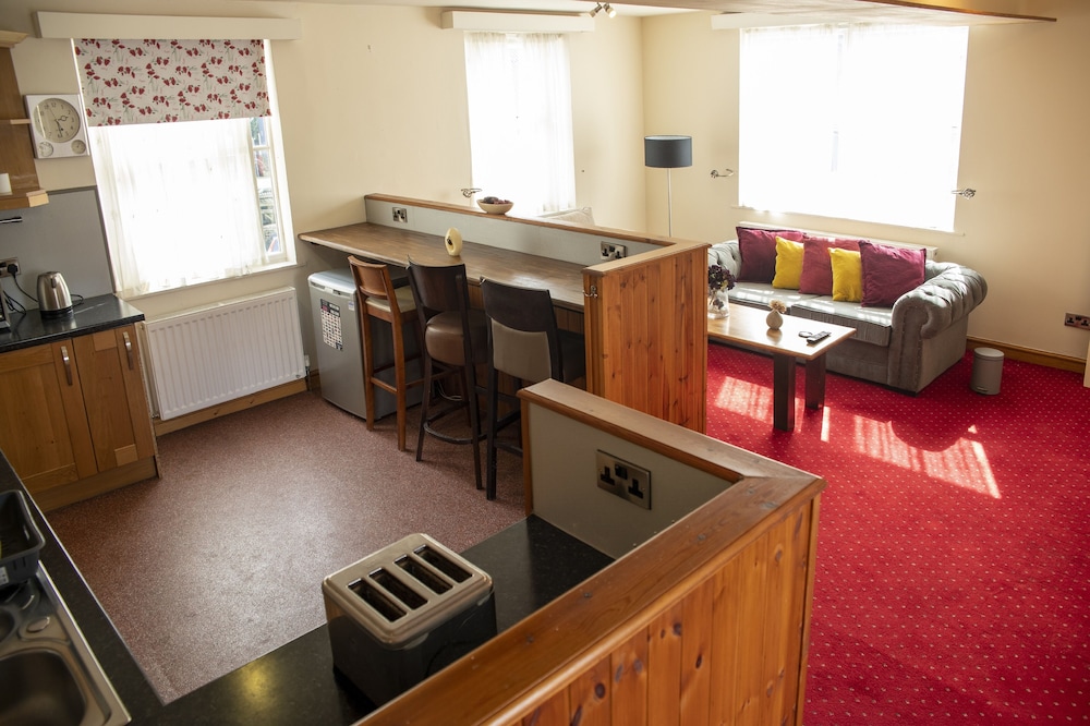 The Knighton Hotel by Payman Club 43/50