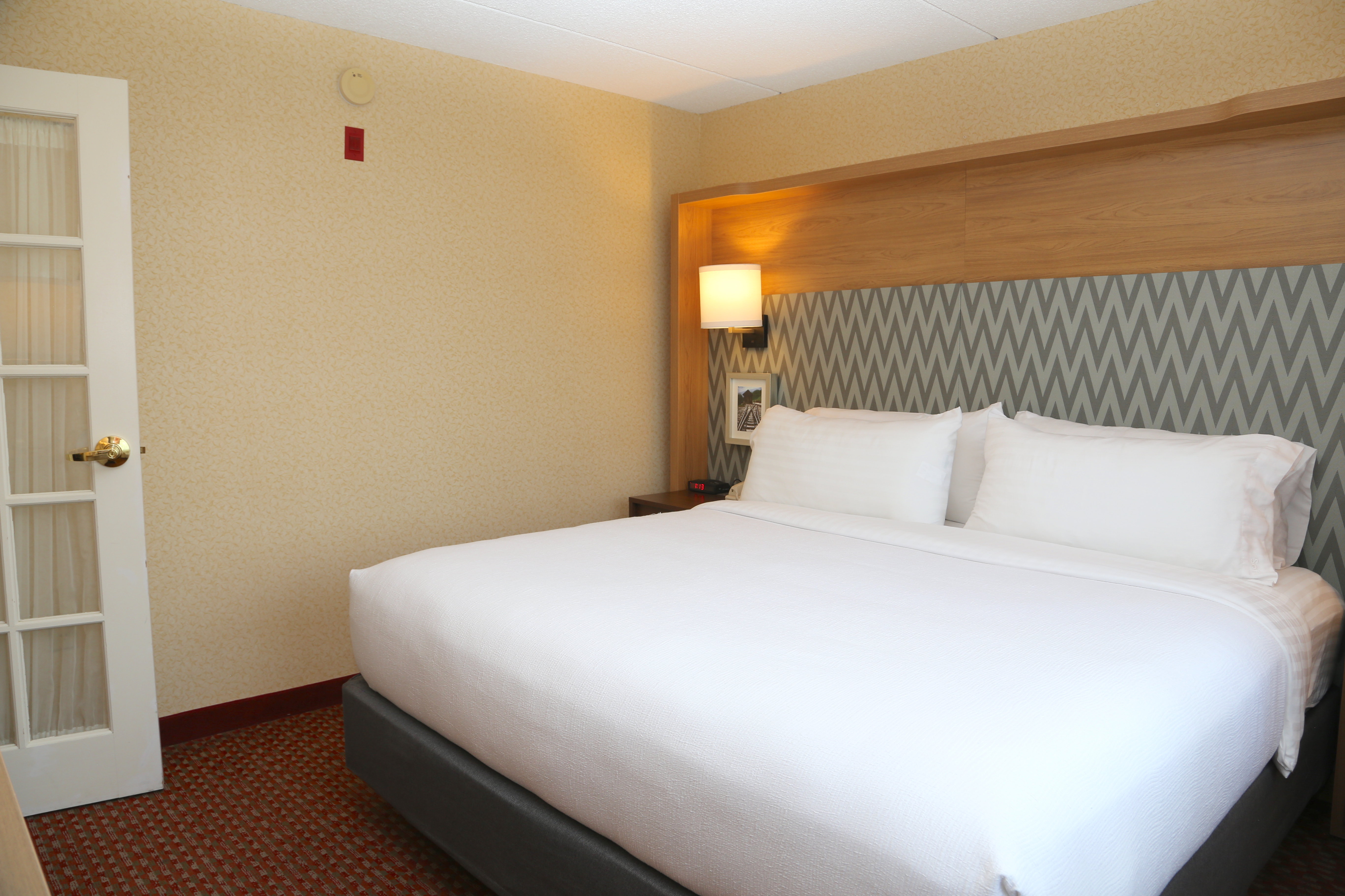 Holiday Inn Salem (I-93 At Exit 2) 9/43