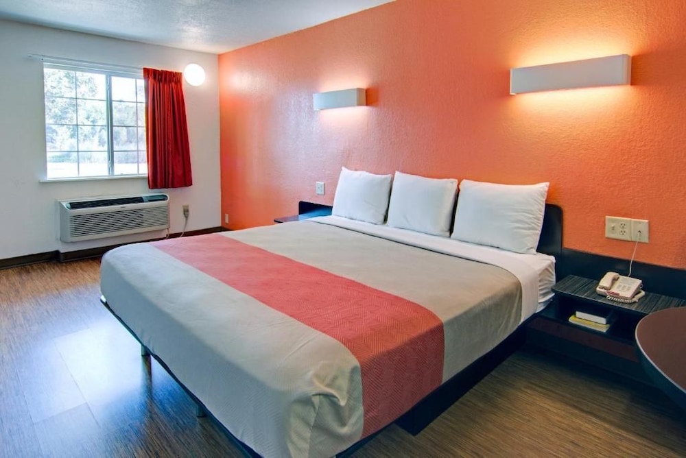 Motel6 Mount Pleasant, TX 23/46