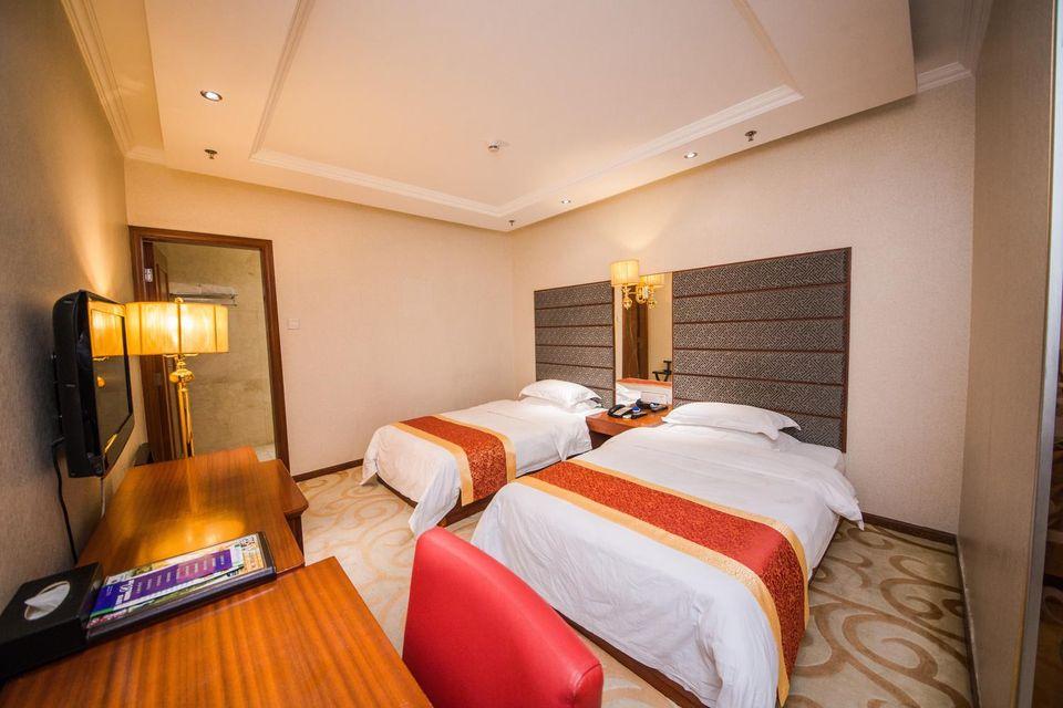 Room, Twin Beds, No Window