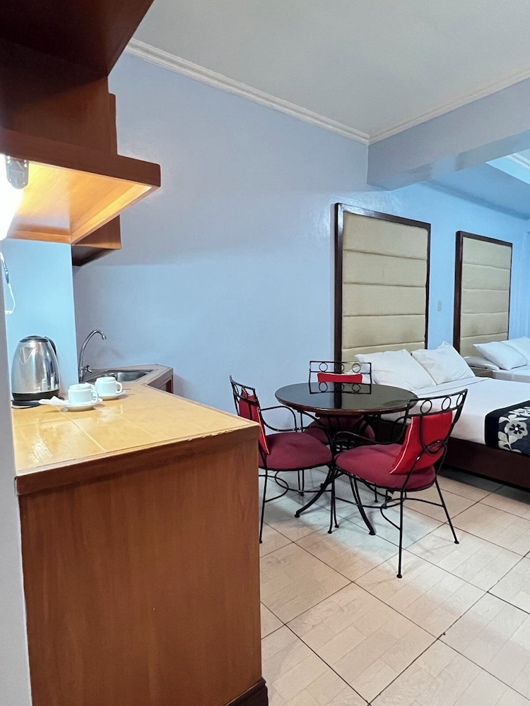 Jupiter Suites 24/50