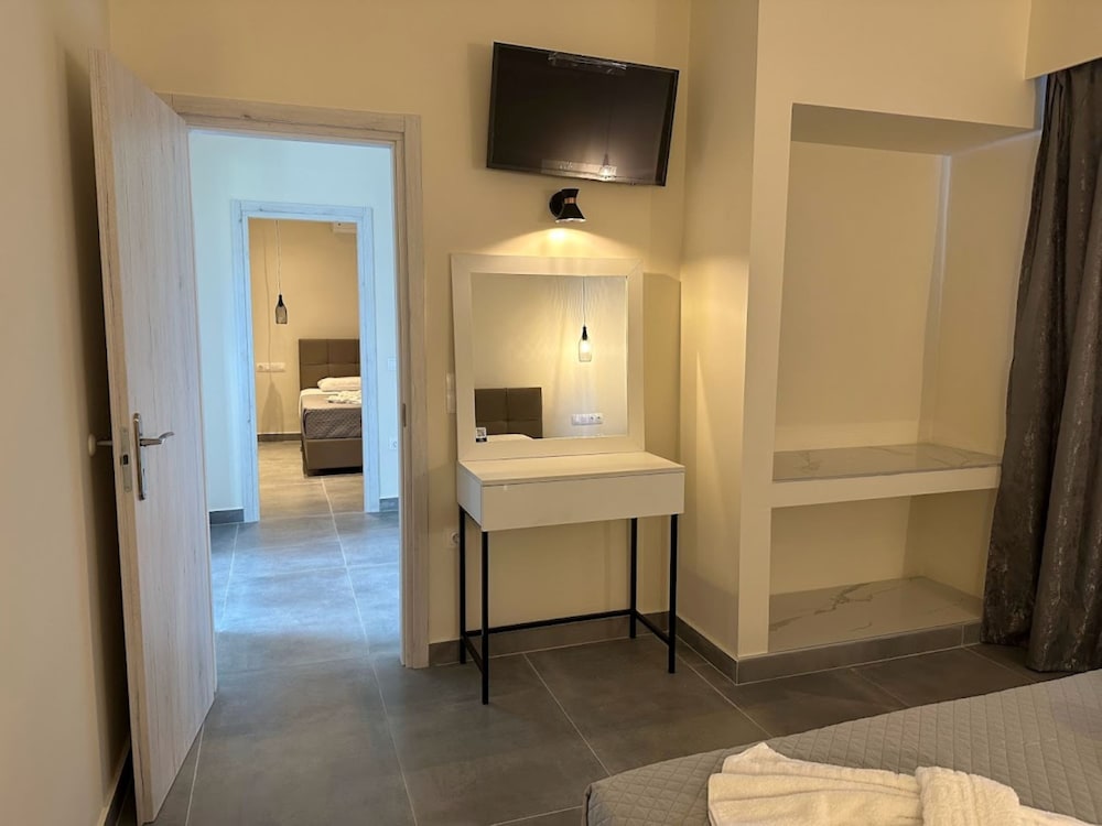 Aqua Luxury Suites 61/76