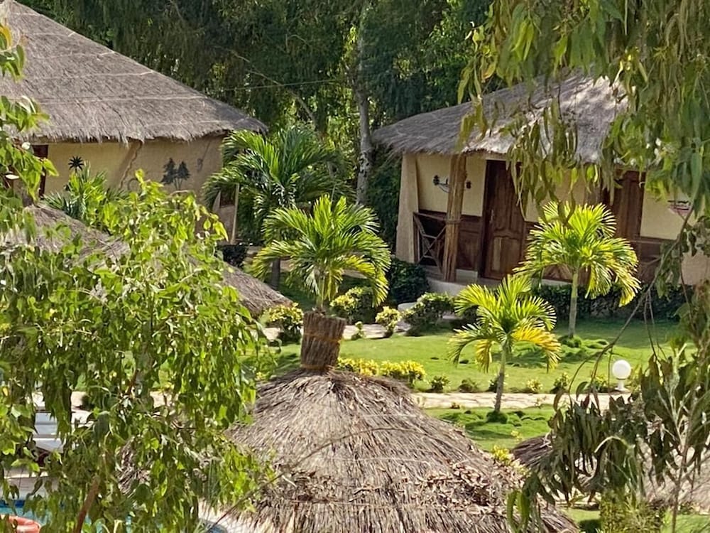 Hotel & Campement du Lac Rose 8/14