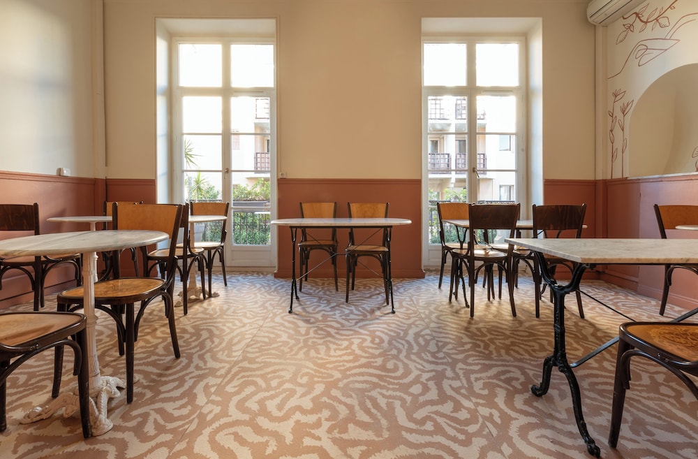 Richelieu Hotel 50/68