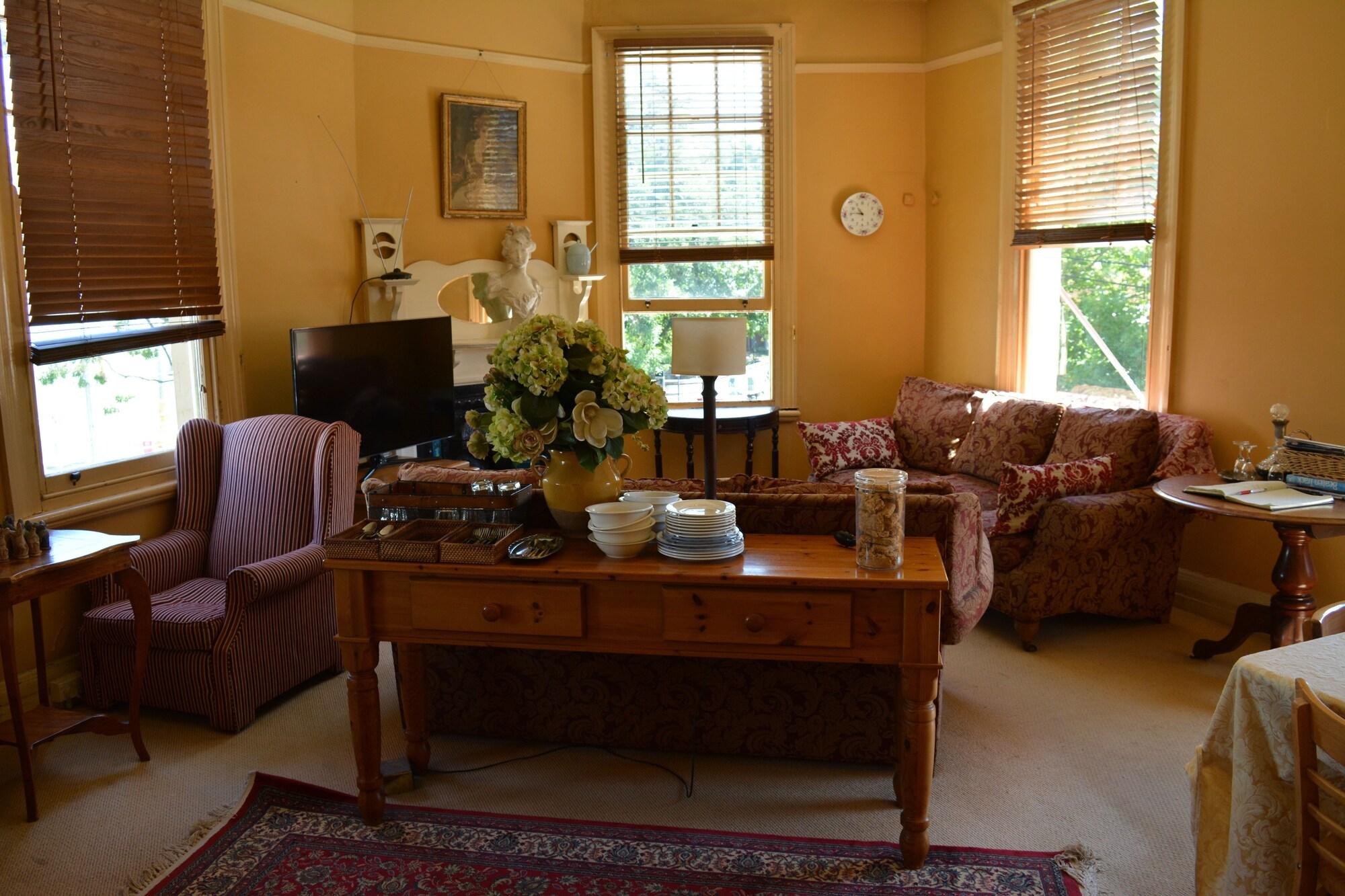 AUSTRALIAN HERITAGE HOTEL 30/53