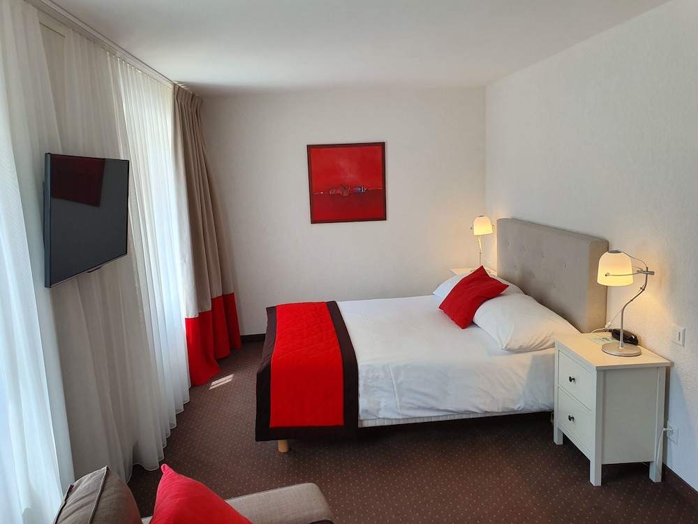 Comfort, Superior, Queen Bed, City Side
