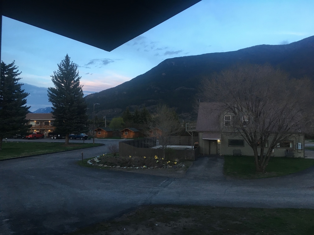 Western Inn-Glacier Park 4/50