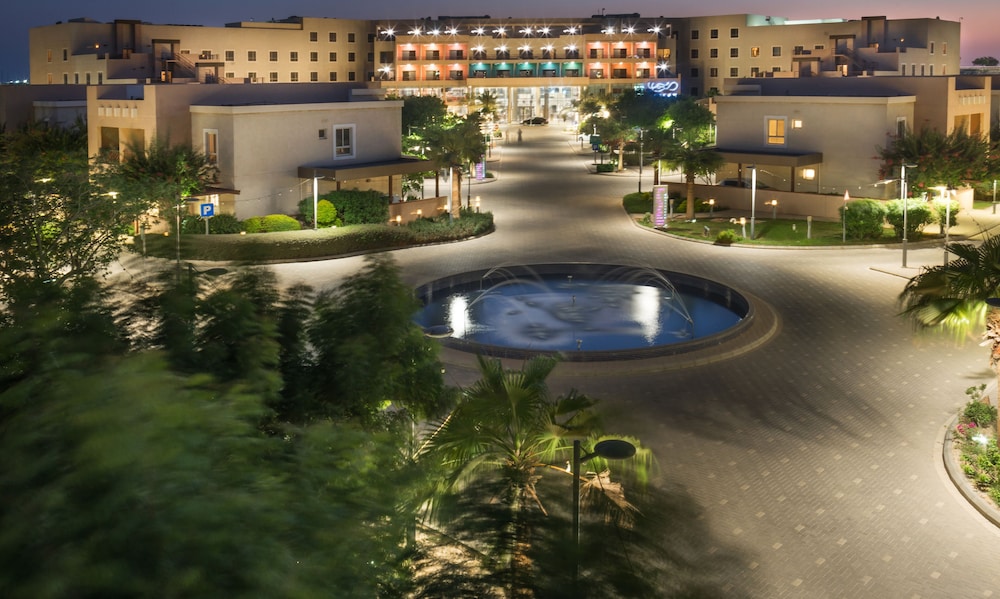 فندق قرية الريم(Al Reem Village Hotel) 45/51