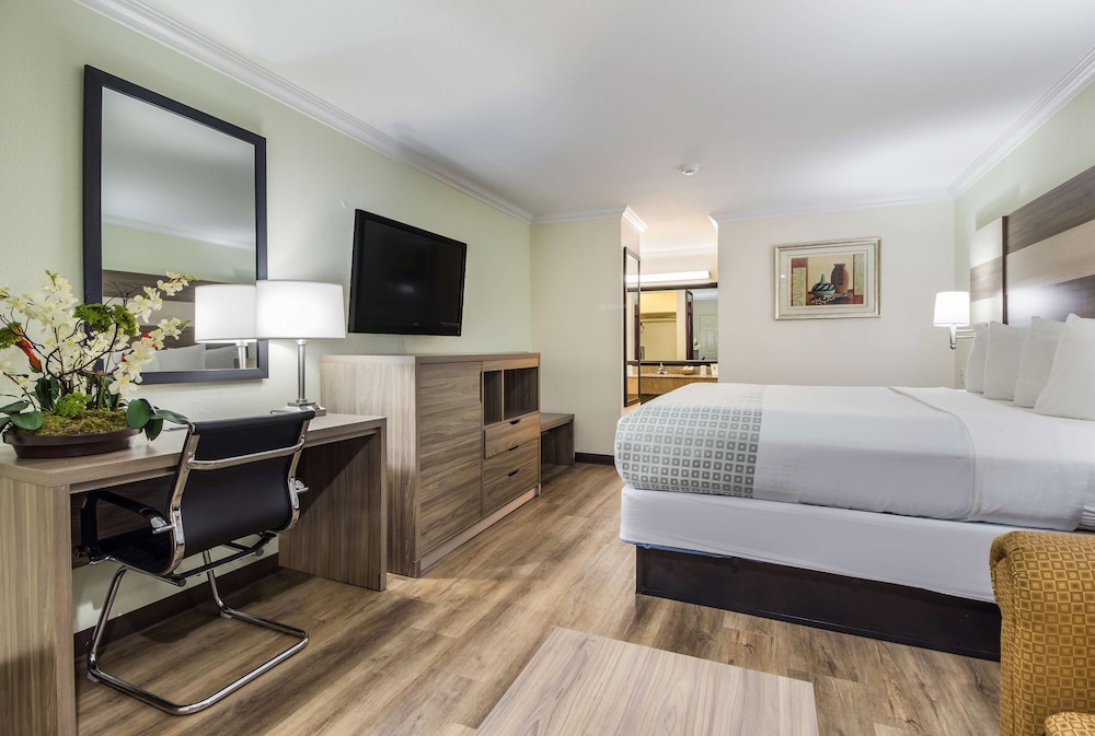 Americas Best Value Inn Columbus, TX 20/41