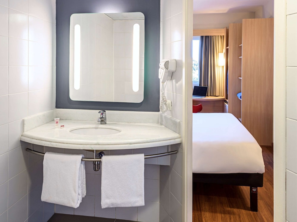 Ibis Piracicaba 32/69