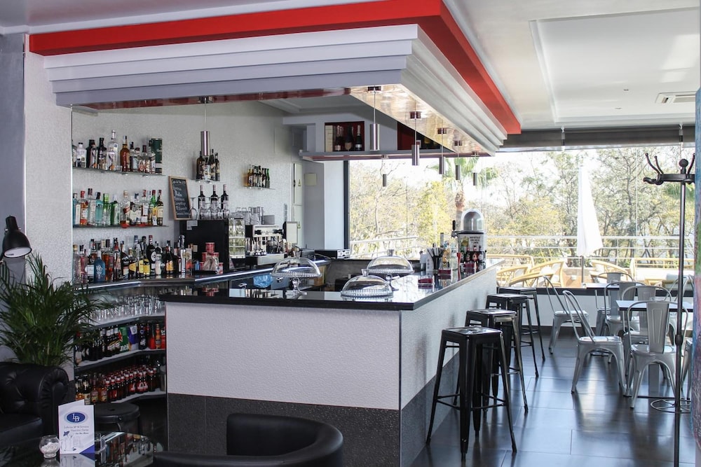 LB Lebrija Hotel & Terrace 57/65