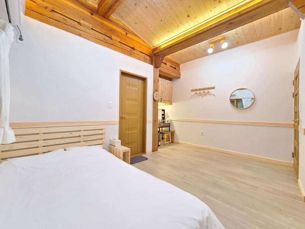Nadul Hanok 12/50