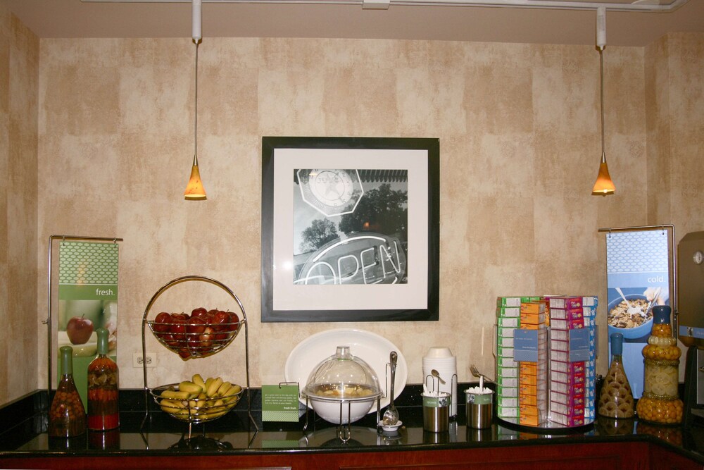 Hampton Inn Suites Bolingbrook 45/48