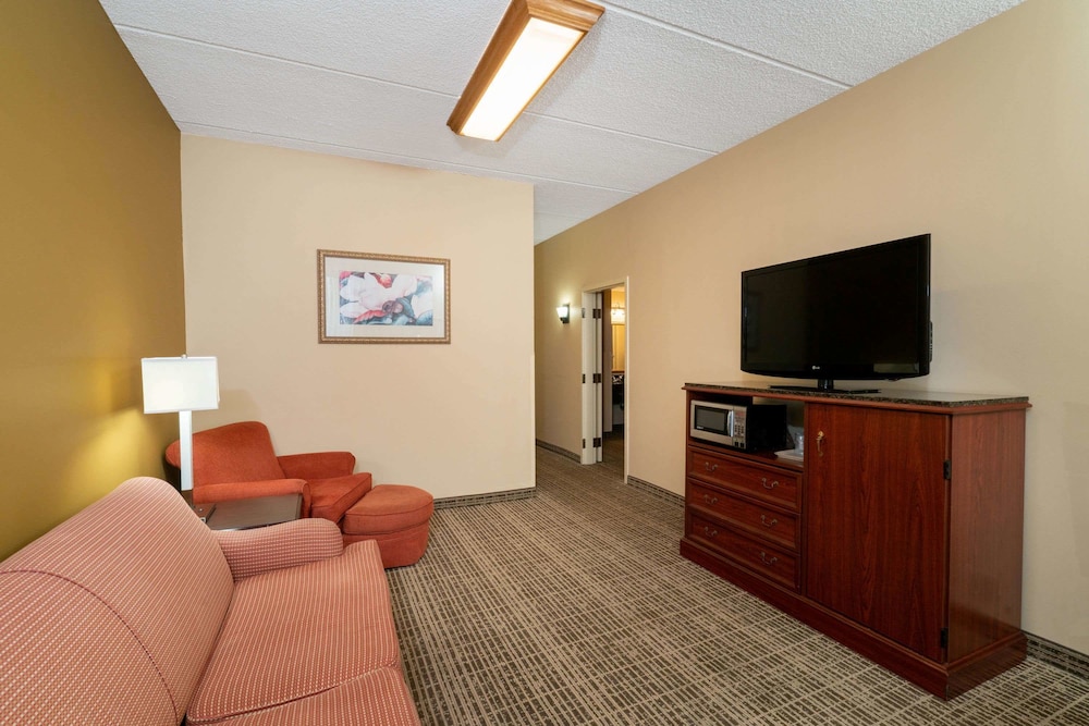 Baymont by Wyndham Knoxville/Cedar Bluff 32/59