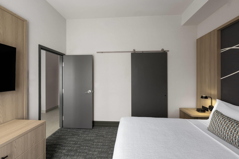 1 Bedroom, Suite, King Bed, Sofa