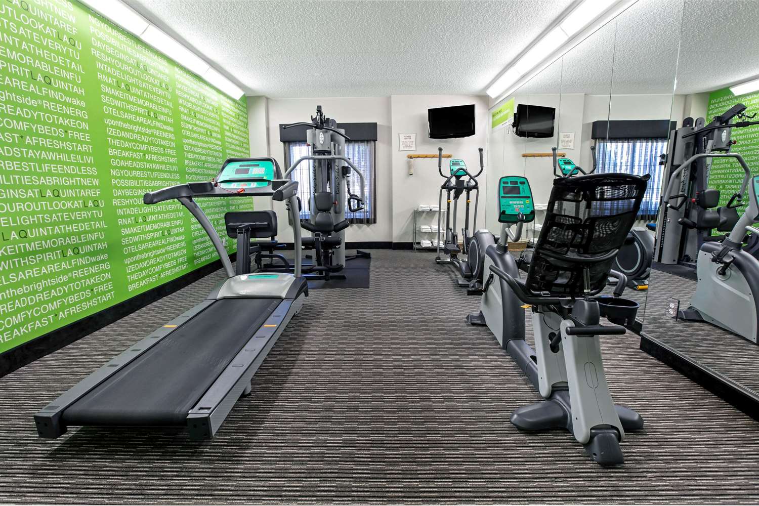 La Quinta Inn & Suites by Wyndham Dallas Arlington South 33/66