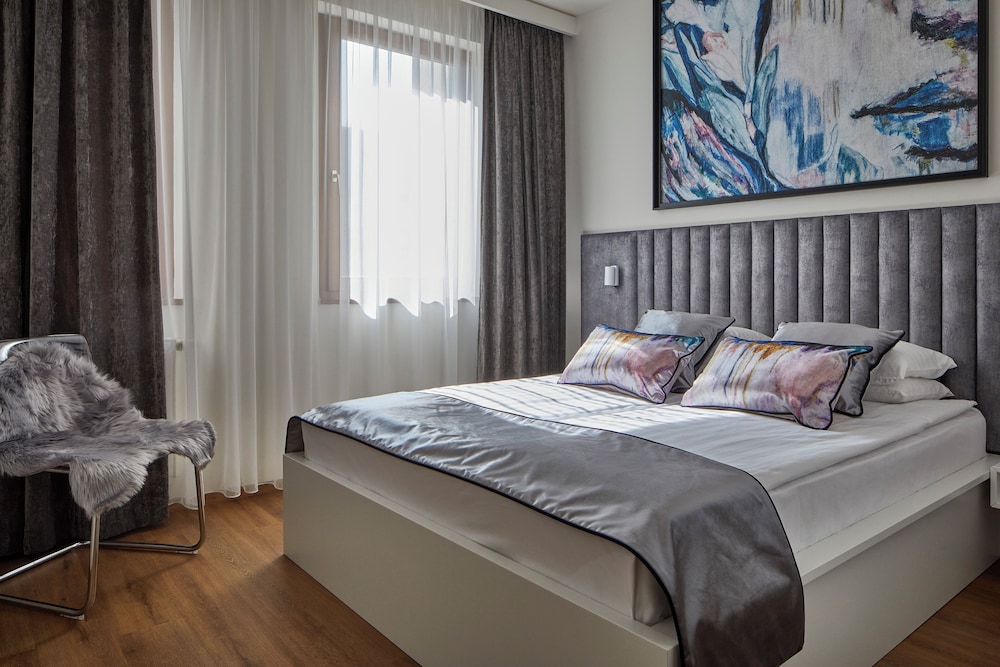 2 BEDROOMS, DELUXE, 2 BATHROOMS