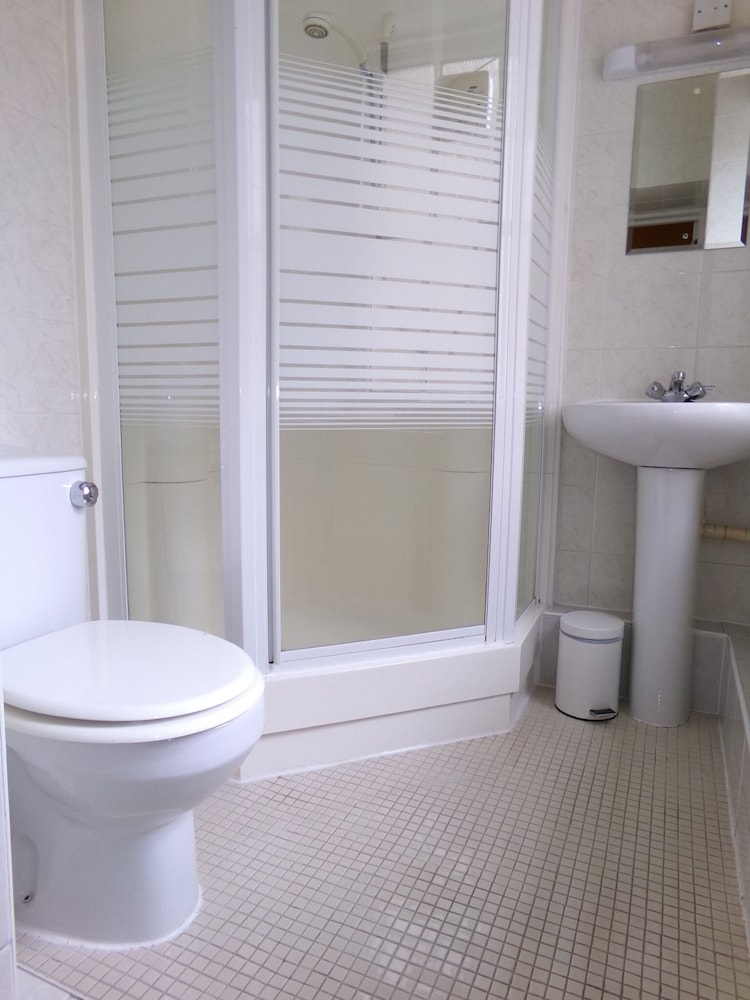 Averon Guest House 48/50