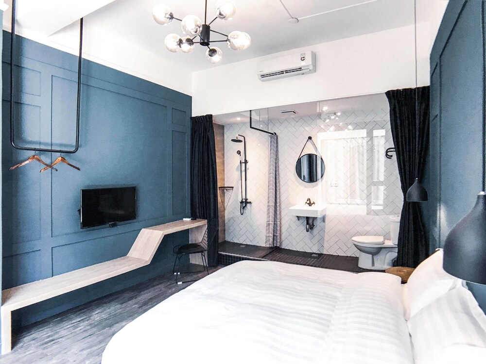 The Gatsby Apartment 8/25