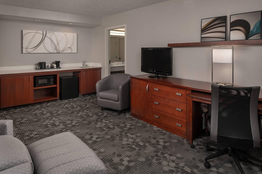 Courtyard Baton Rouge Siegen Lane 23/33