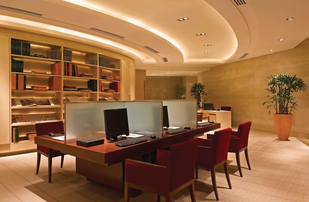 TRIDENT BANDRA KURLA 61/67
