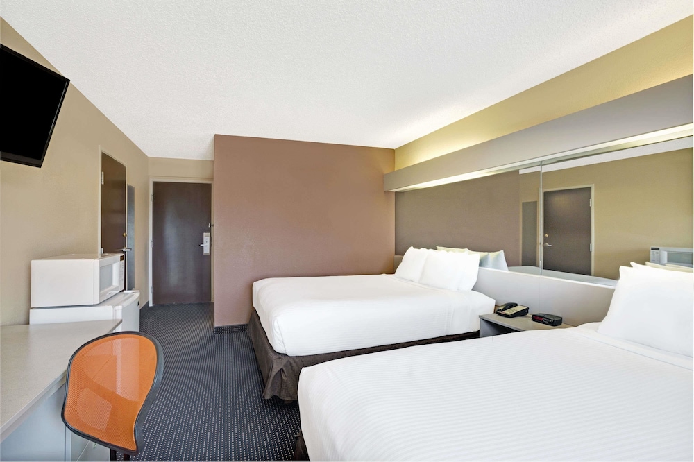 Microtel Inn And Suites Houston 15/32