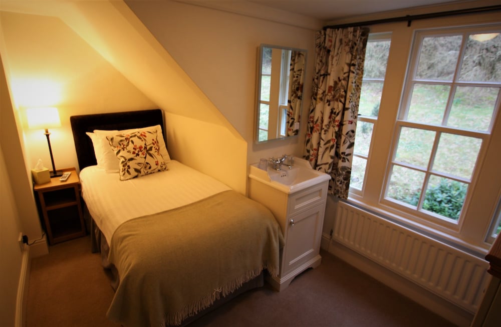 Ravenstone Manor 15/46