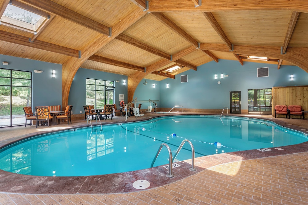 Holiday Inn Express Branson-Green Mountain Drive 40/72