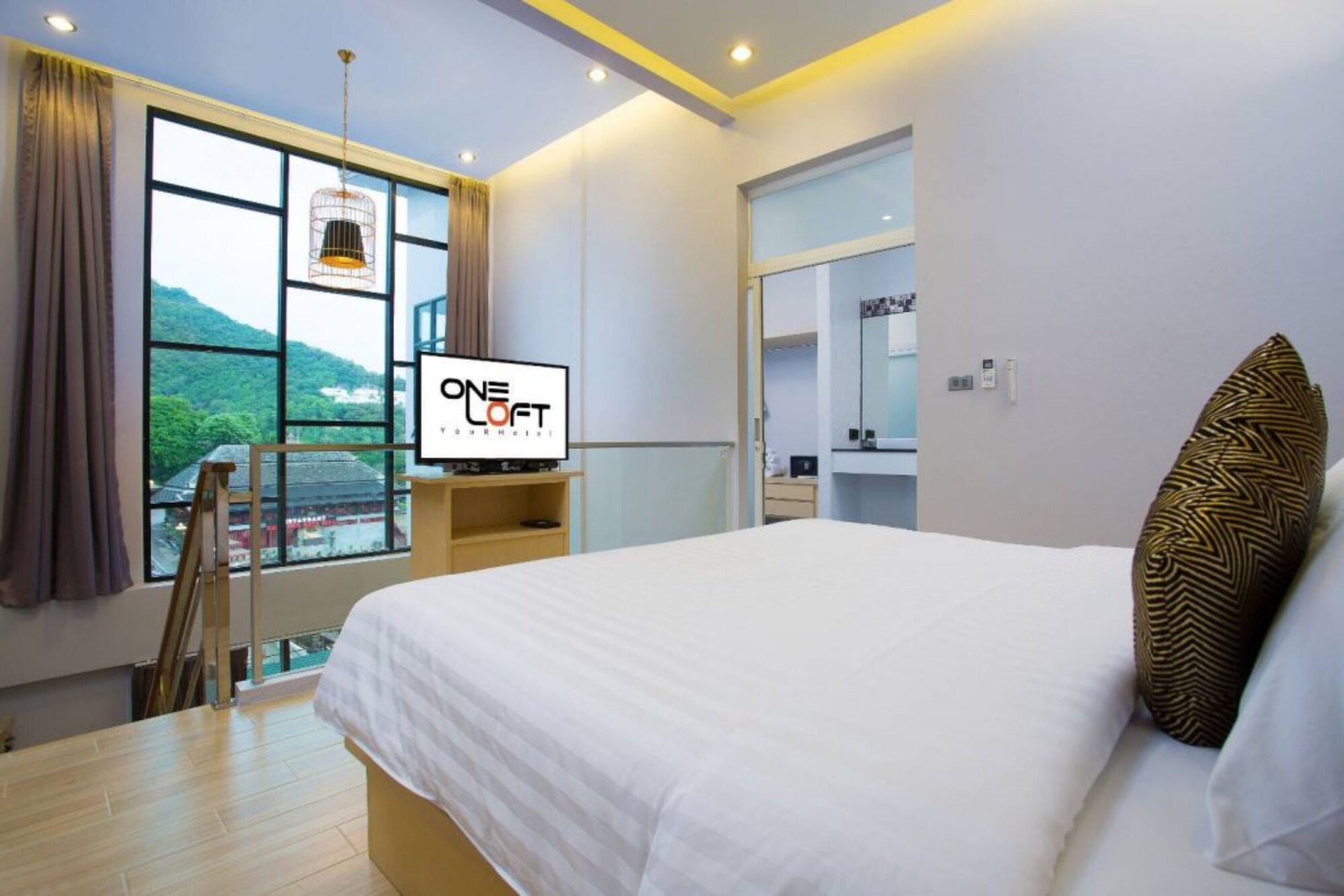 DUPLEX, SUITE