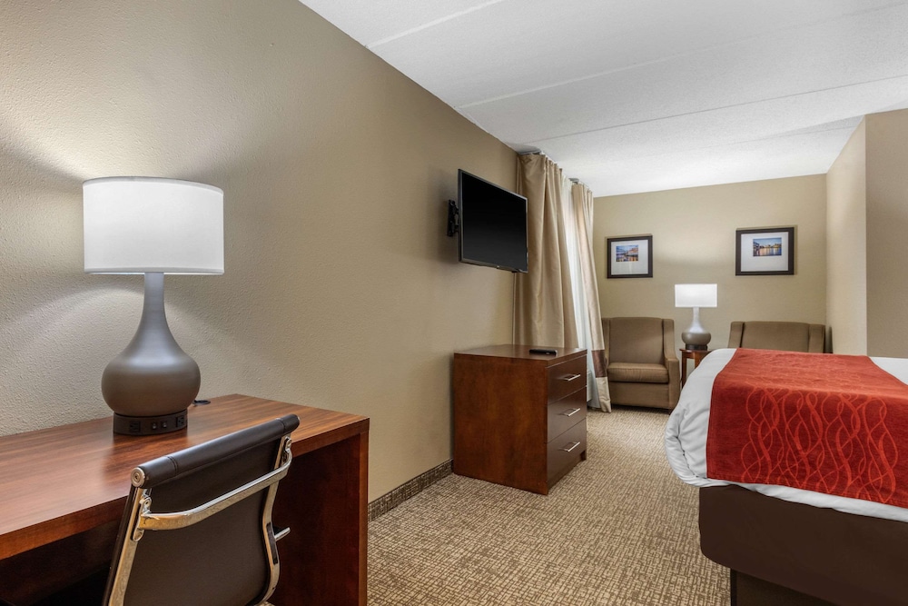 Comfort Inn & Suites Hamilton Place photo2