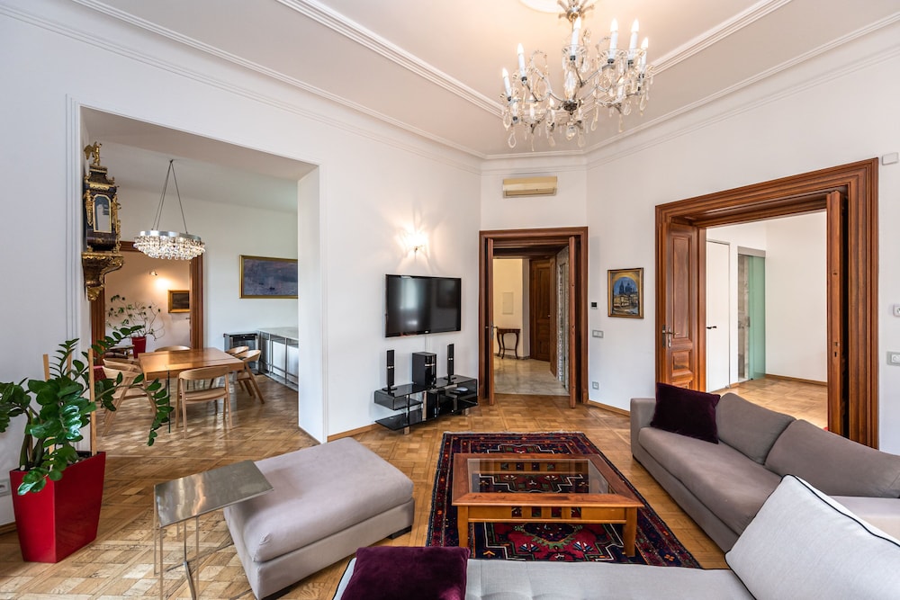 Malostranska Residence 52/72