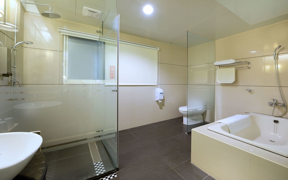 Cheng Pao Hotel 23/64