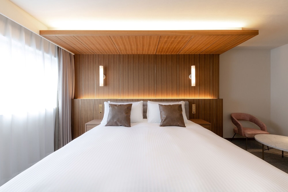 STANDARD, KING BED