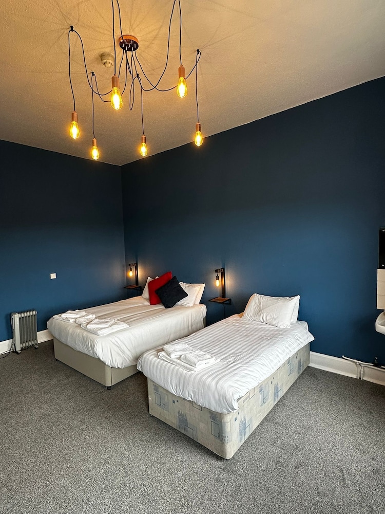 Station Hotel 23/56